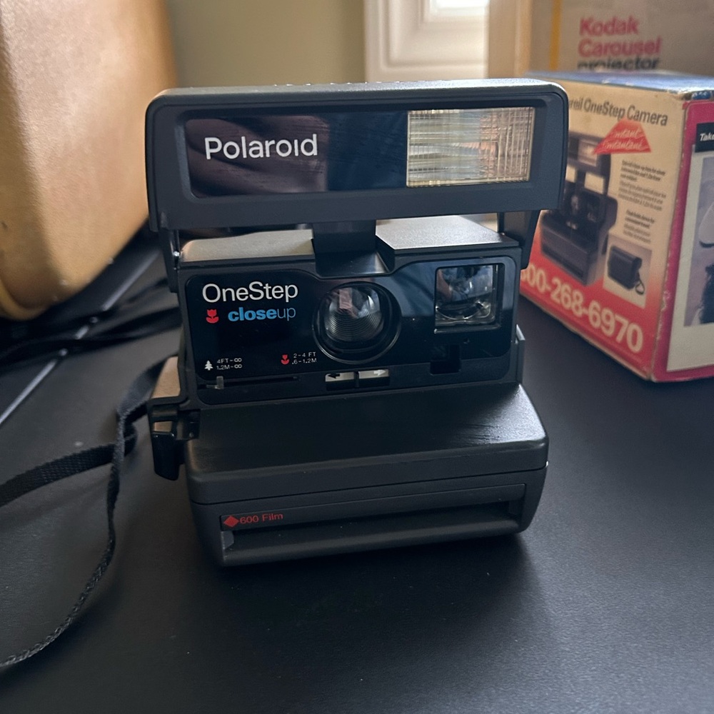 Polaroid 600 OneStep Close Up Instant Film Camera